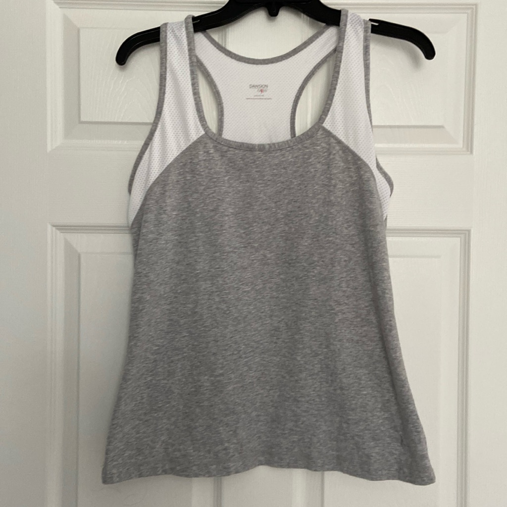 Danskin Now Racerback Tank Size Large